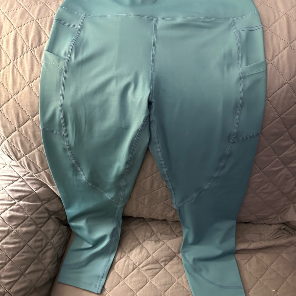 Zyia Light &Tight Active leggings. NWOT never worn. Teal color